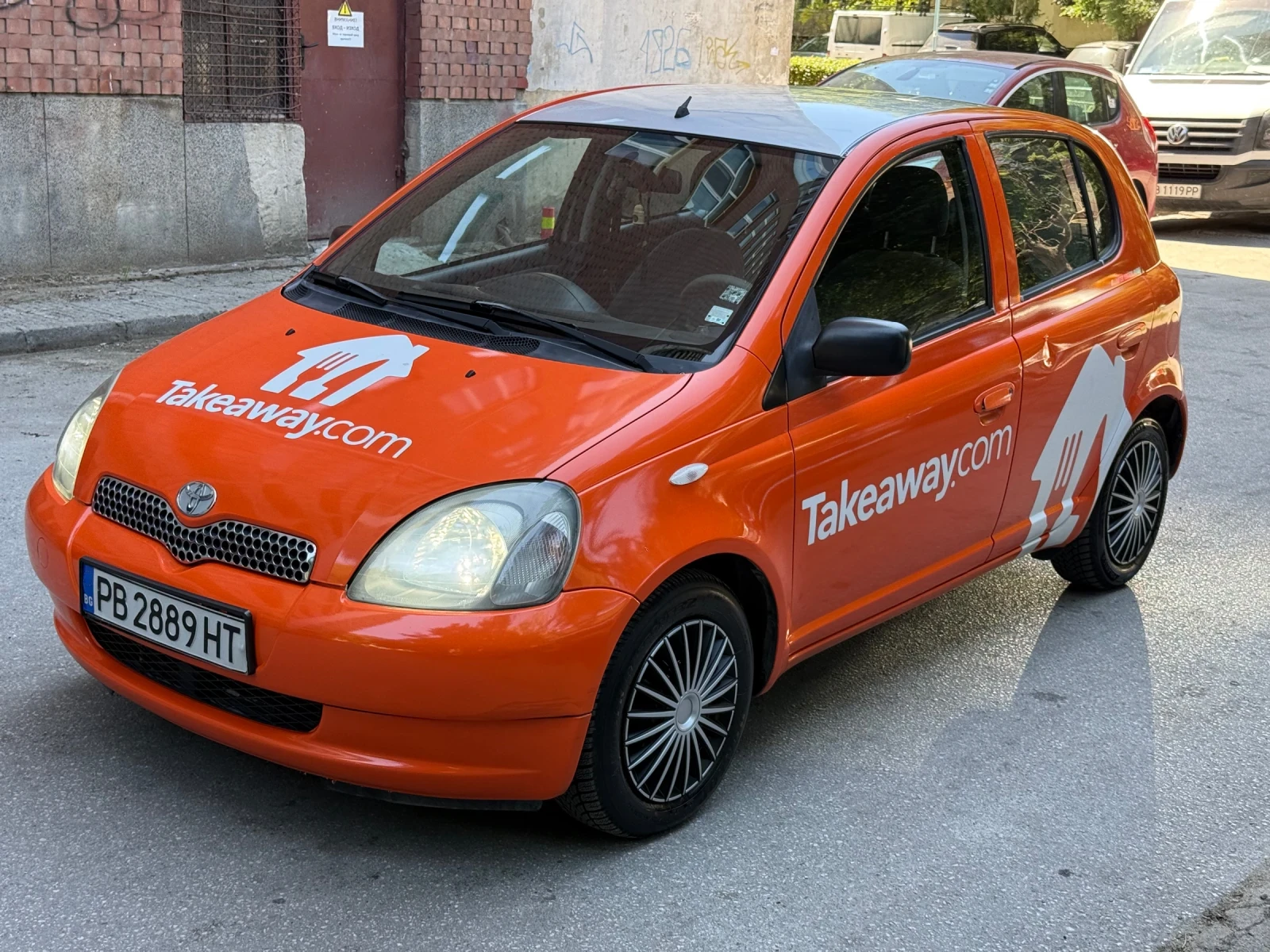 Toyota Yaris 1.0i ГАЗ КЛИМАТИК, снимка 2 - Автомобили и джипове - 55704175