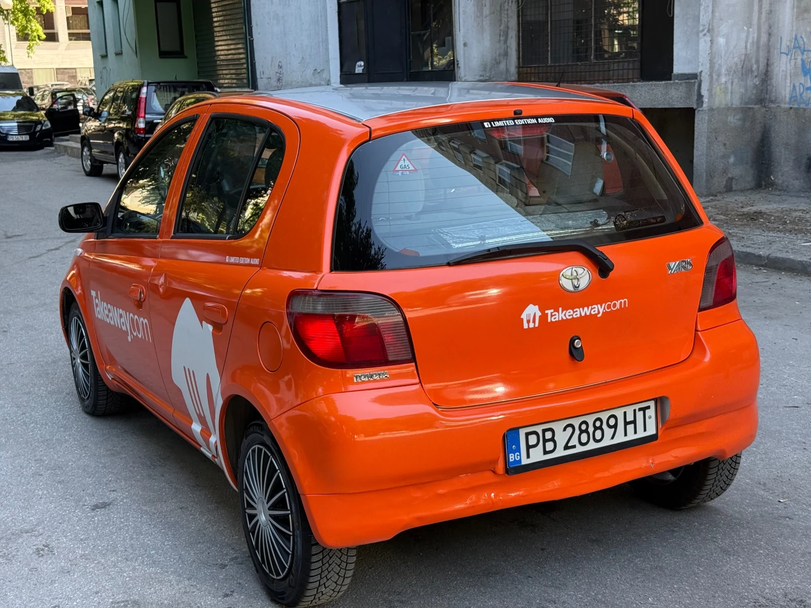 Toyota Yaris 1.0i ГАЗ КЛИМАТИК, снимка 4 - Автомобили и джипове - 55704175