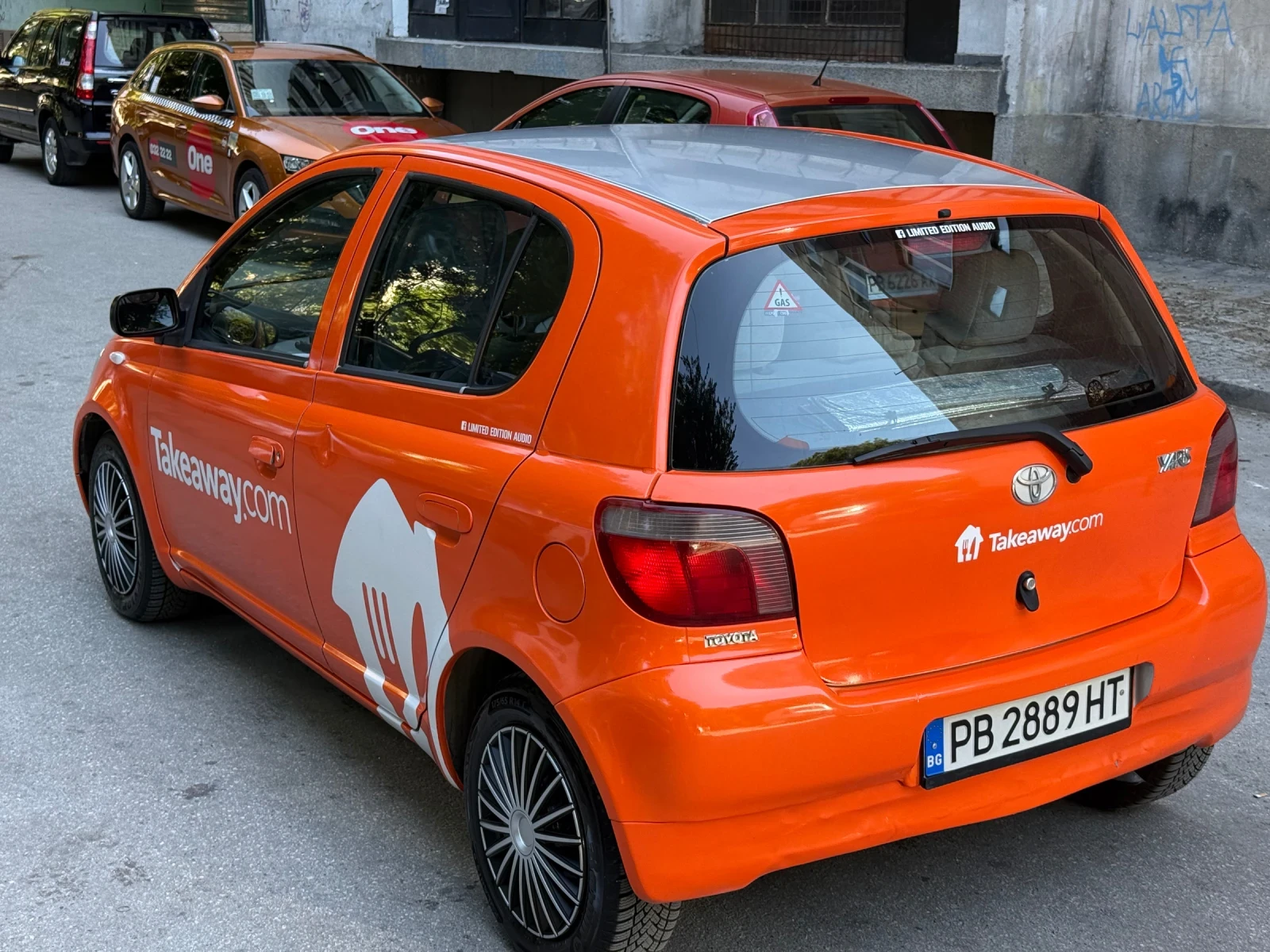 Toyota Yaris 1.0i ГАЗ КЛИМАТИК, снимка 3 - Автомобили и джипове - 55704175