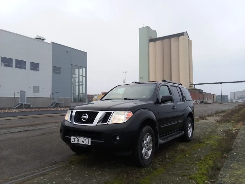 Nissan Pathfinder, снимка 1 - Автомобили и джипове - 49206312