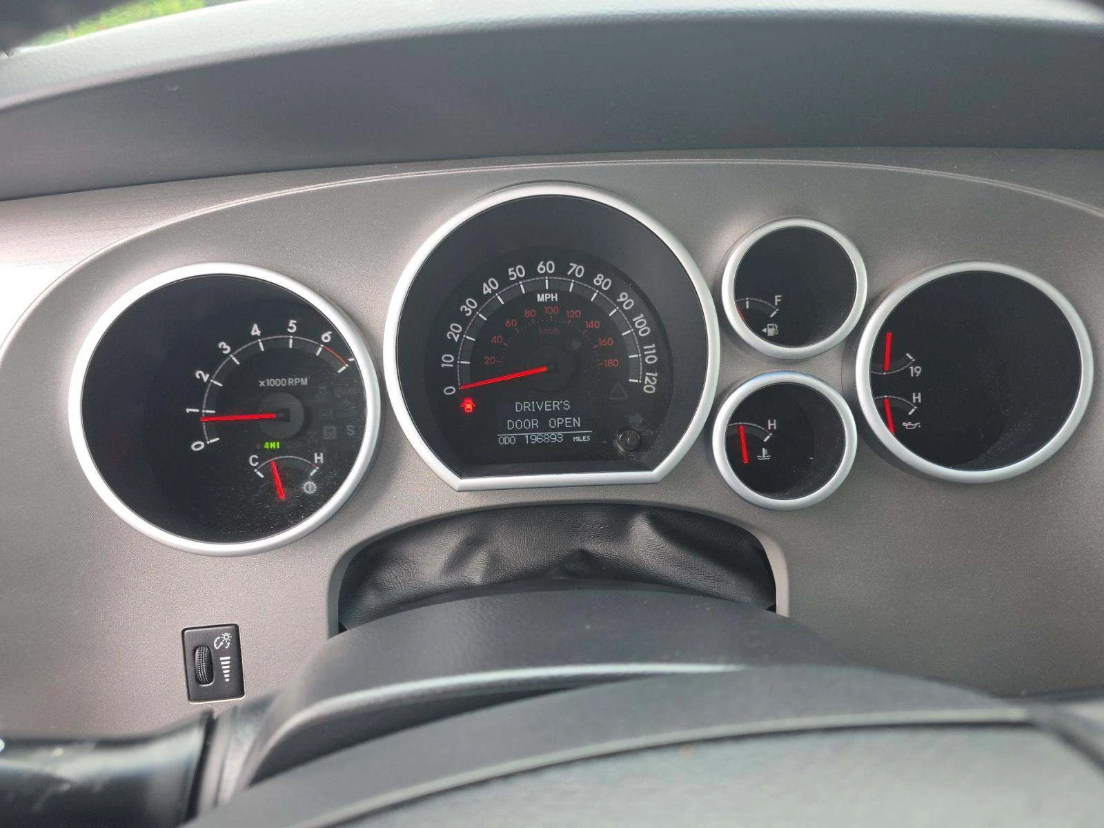 Toyota Sequoia 5.7* V8* ПОДГРЕВ* КАМЕРА* КЕЙЛЕС*  - изображение 6