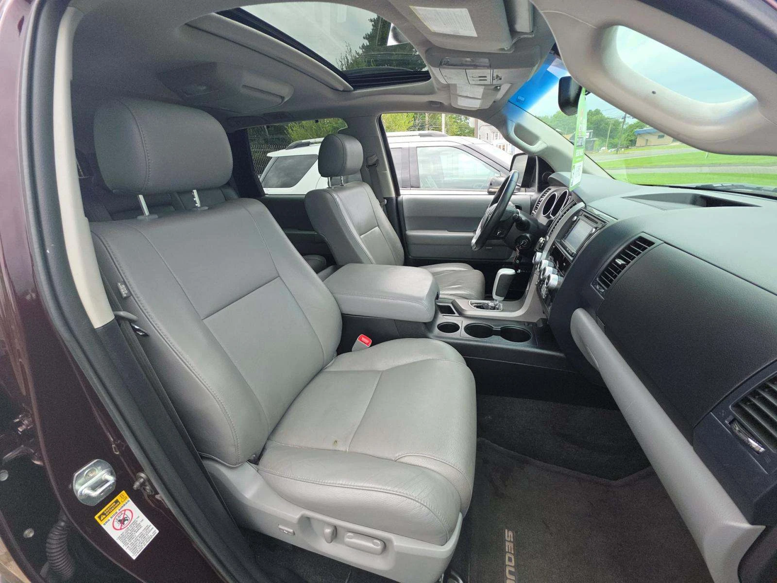 Toyota Sequoia 5.7* V8* ПОДГРЕВ* КАМЕРА* КЕЙЛЕС*  - изображение 8