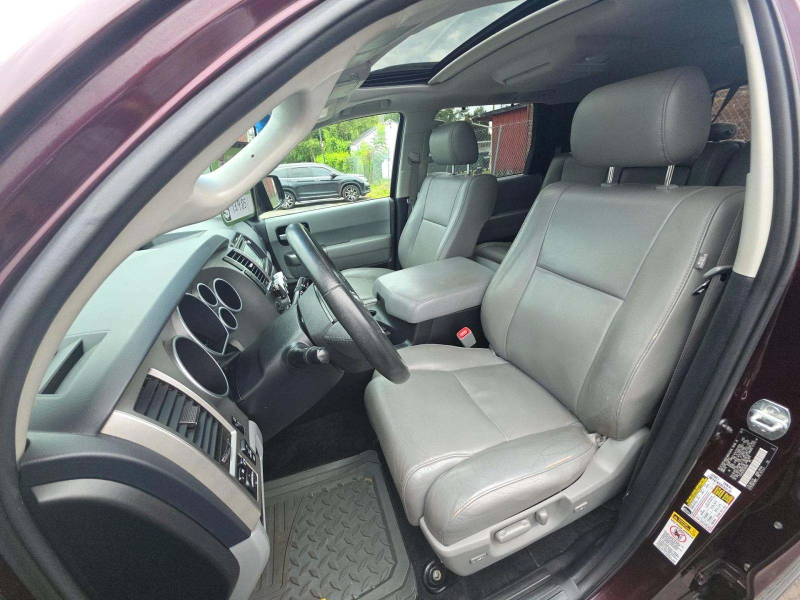 Toyota Sequoia 5.7* V8* ПОДГРЕВ* КАМЕРА* КЕЙЛЕС*  - изображение 7