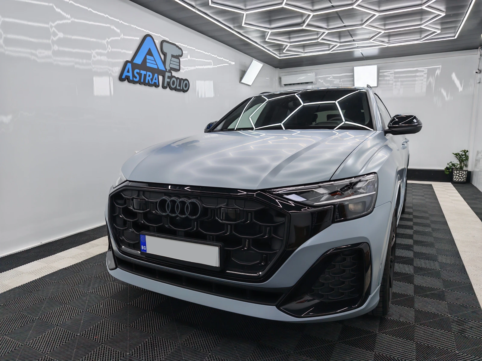 Audi Q8 Facelift S-line HeadUp Печка Панорама Laser, снимка 2 - Автомобили и джипове - 54823748