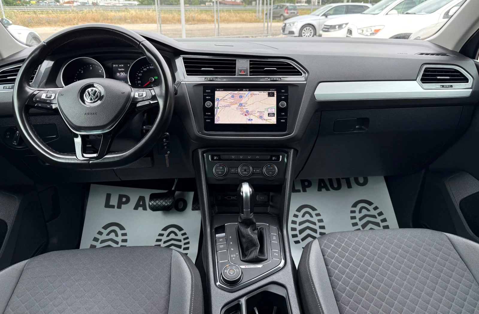 VW Tiguan * 2.0TDI* 150к.с* 4x4* LED* Дистроник* , снимка 9 - Автомобили и джипове - 55097261