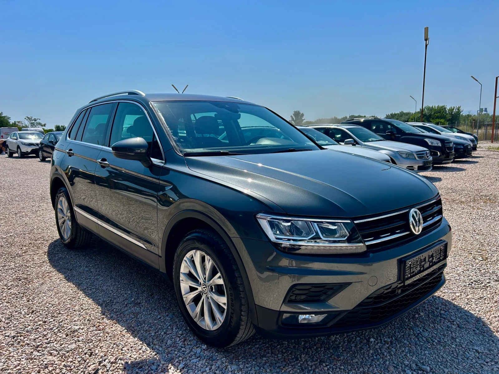 VW Tiguan * 2.0* TDI* 150к.с* 4x4* LED* Дистроник* , снимка 2 - Автомобили и джипове - 55097261