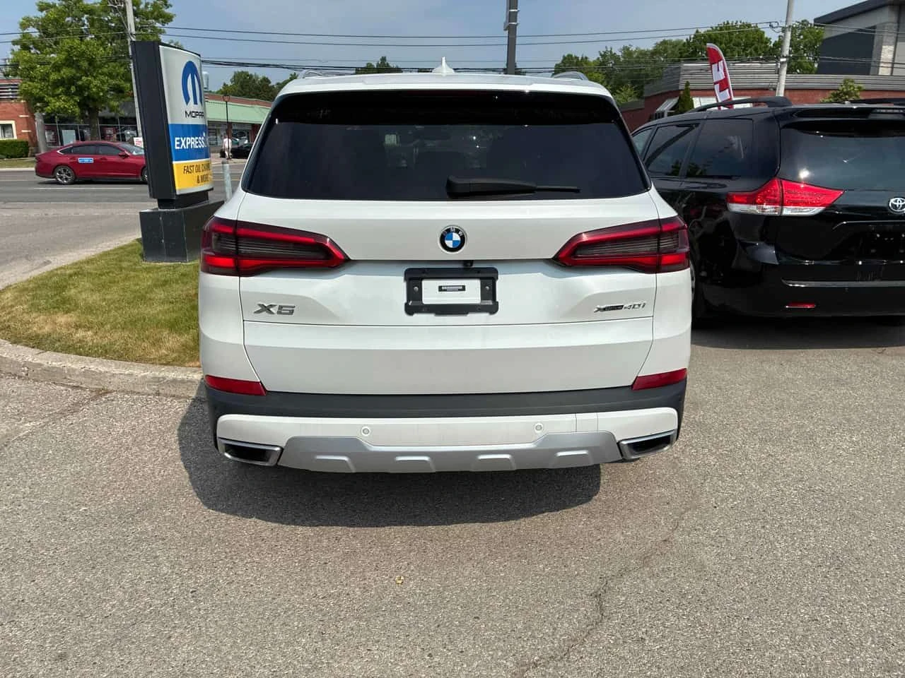 BMW X5 xDrive40i | CARFAX | АВТОКРЕДИТ БЕЗ ПЪРВОНАЧАЛНА , снимка 5 - Автомобили и джипове - 55251642