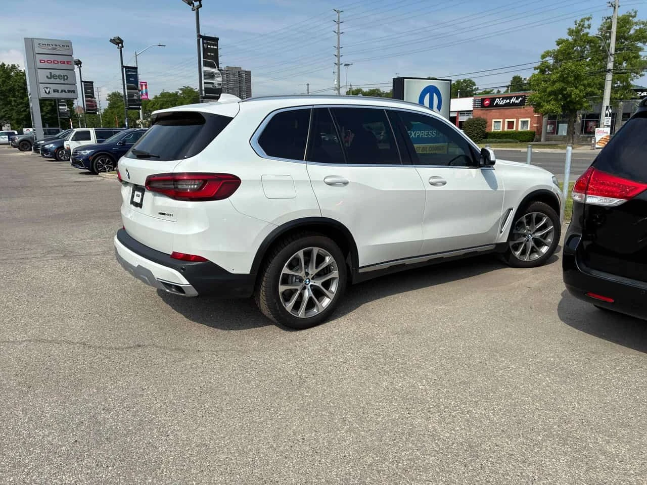 BMW X5 xDrive40i | CARFAX | АВТОКРЕДИТ БЕЗ ПЪРВОНАЧАЛНА , снимка 4 - Автомобили и джипове - 55251642