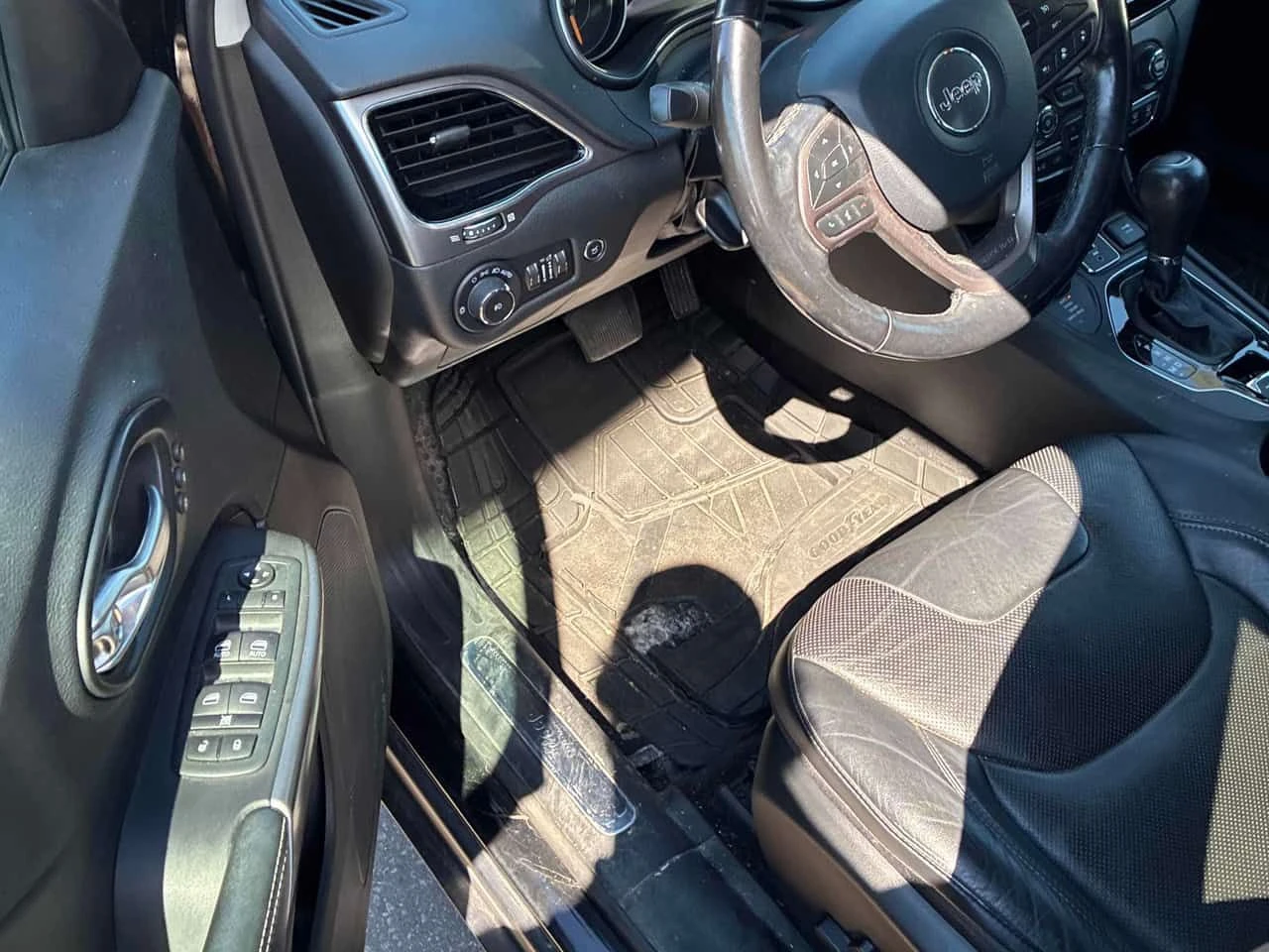 Jeep Cherokee * Limited * CARFAX * ПОДГРЕВИ * ПАНО * АВТОКРЕДИТ, снимка 5 - Автомобили и джипове - 55296019