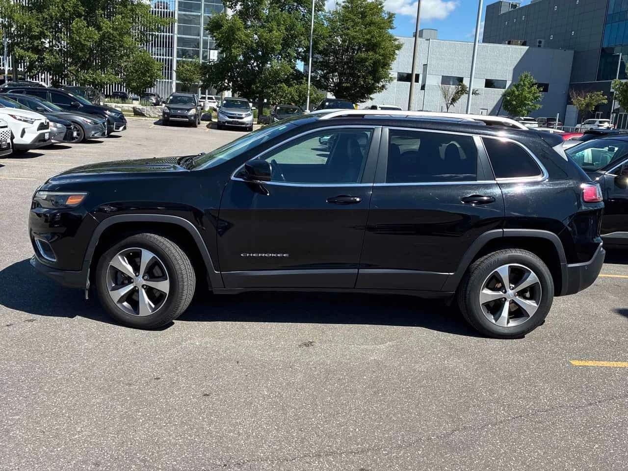 Jeep Cherokee * Limited * CARFAX * ПОДГРЕВИ * ПАНО * АВТОКРЕДИТ, снимка 2 - Автомобили и джипове - 55296019
