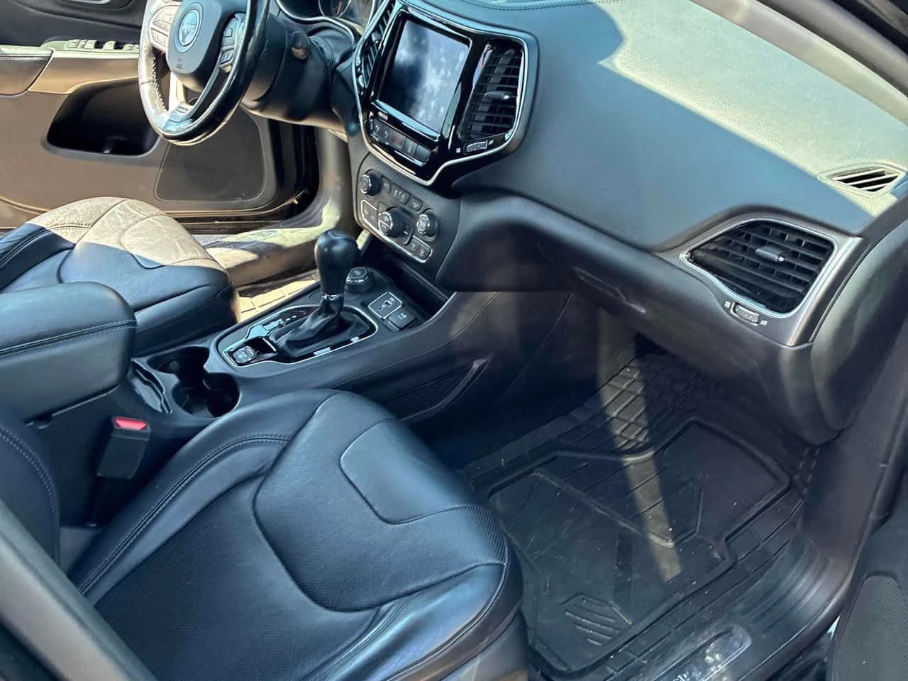 Jeep Cherokee * Limited * CARFAX * ПОДГРЕВИ * ПАНО * АВТОКРЕДИТ, снимка 14 - Автомобили и джипове - 55296019