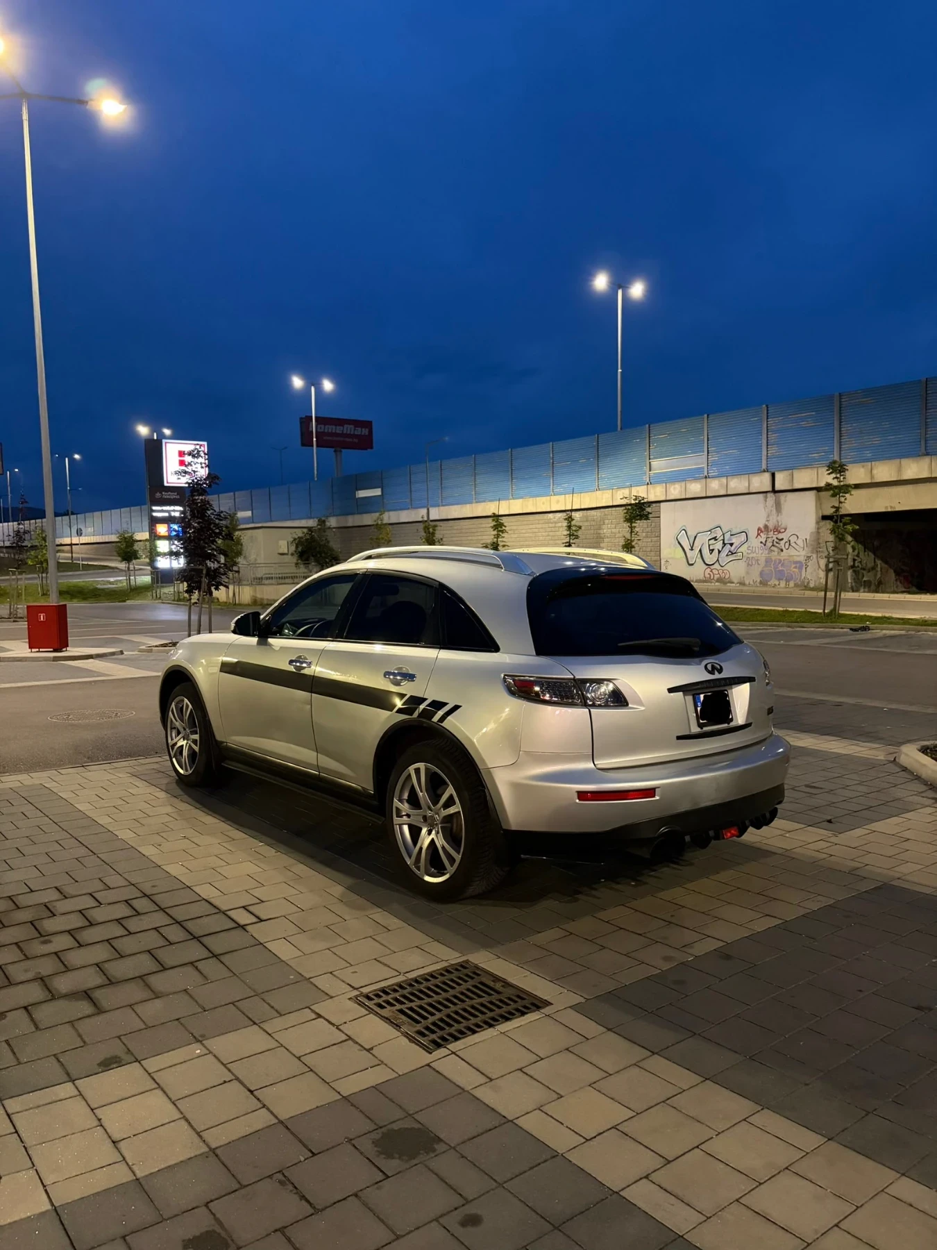Infiniti Fx 35, снимка 3 - Автомобили и джипове - 55316745