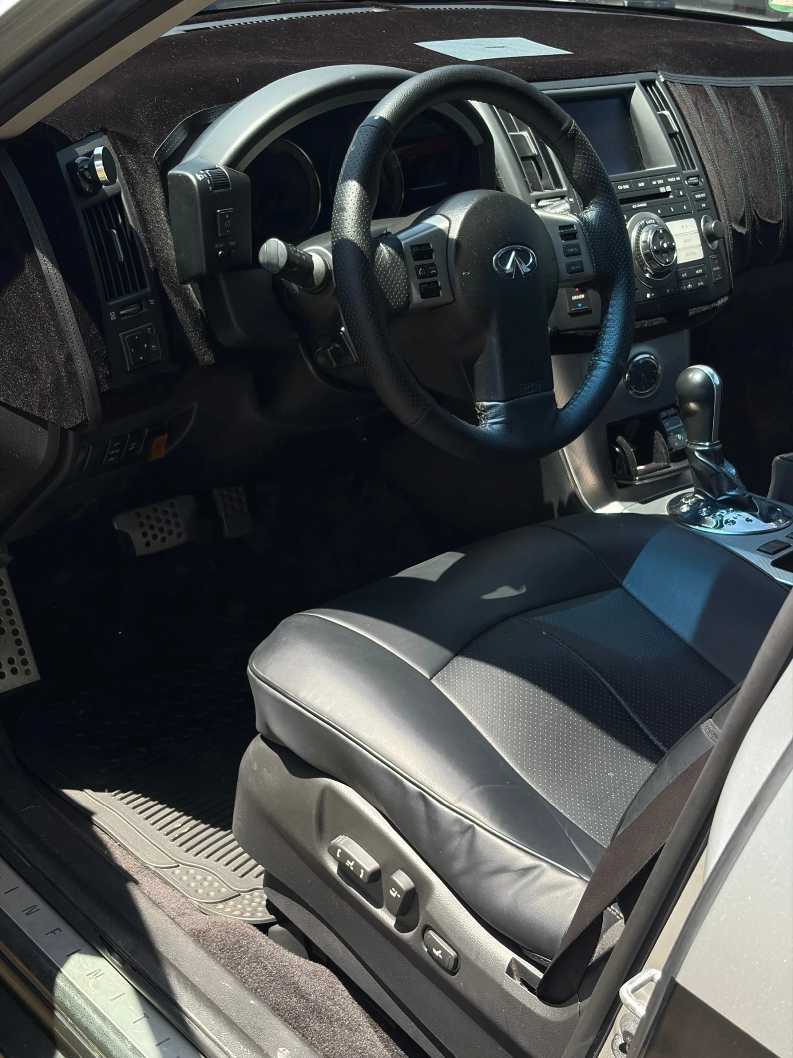 Infiniti Fx 35, снимка 10 - Автомобили и джипове - 55316745
