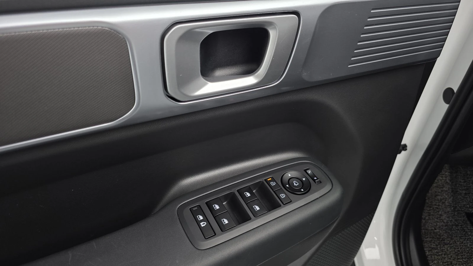 Hyundai Santa fe 1.6 HEV* HUD* 360* KEYLESS* КРАЙНА ЦЕНА, снимка 13 - Автомобили и джипове - 55334914