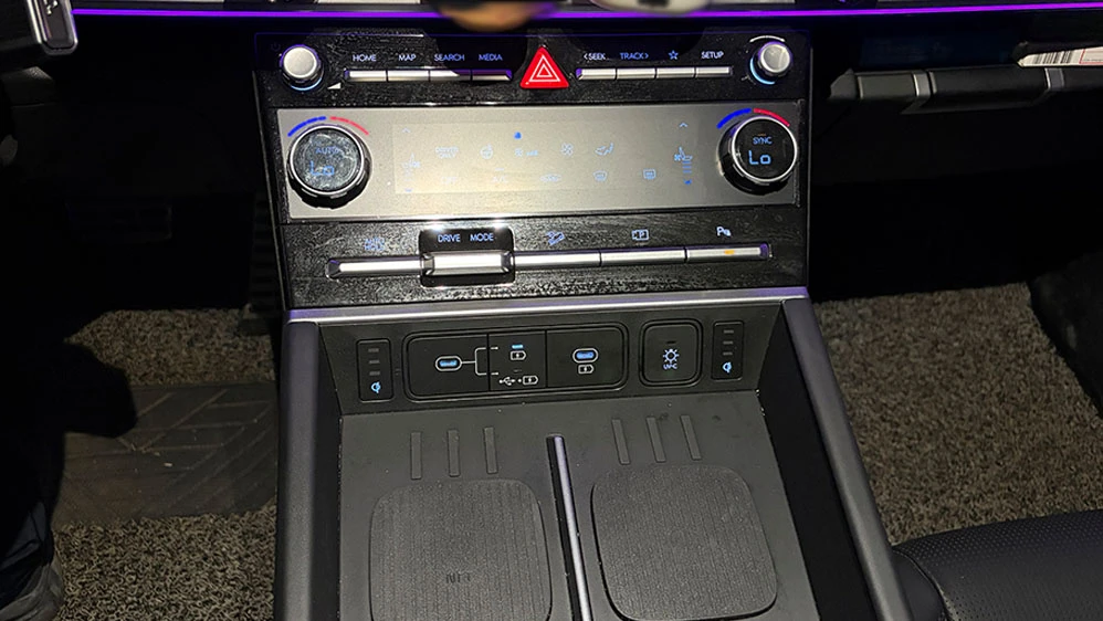 Hyundai Santa fe 1.6 HEV Calligraphy* HUD* МАСАЖ* 360* КРАЙНА ЦЕНА, снимка 9 - Автомобили и джипове - 55334914