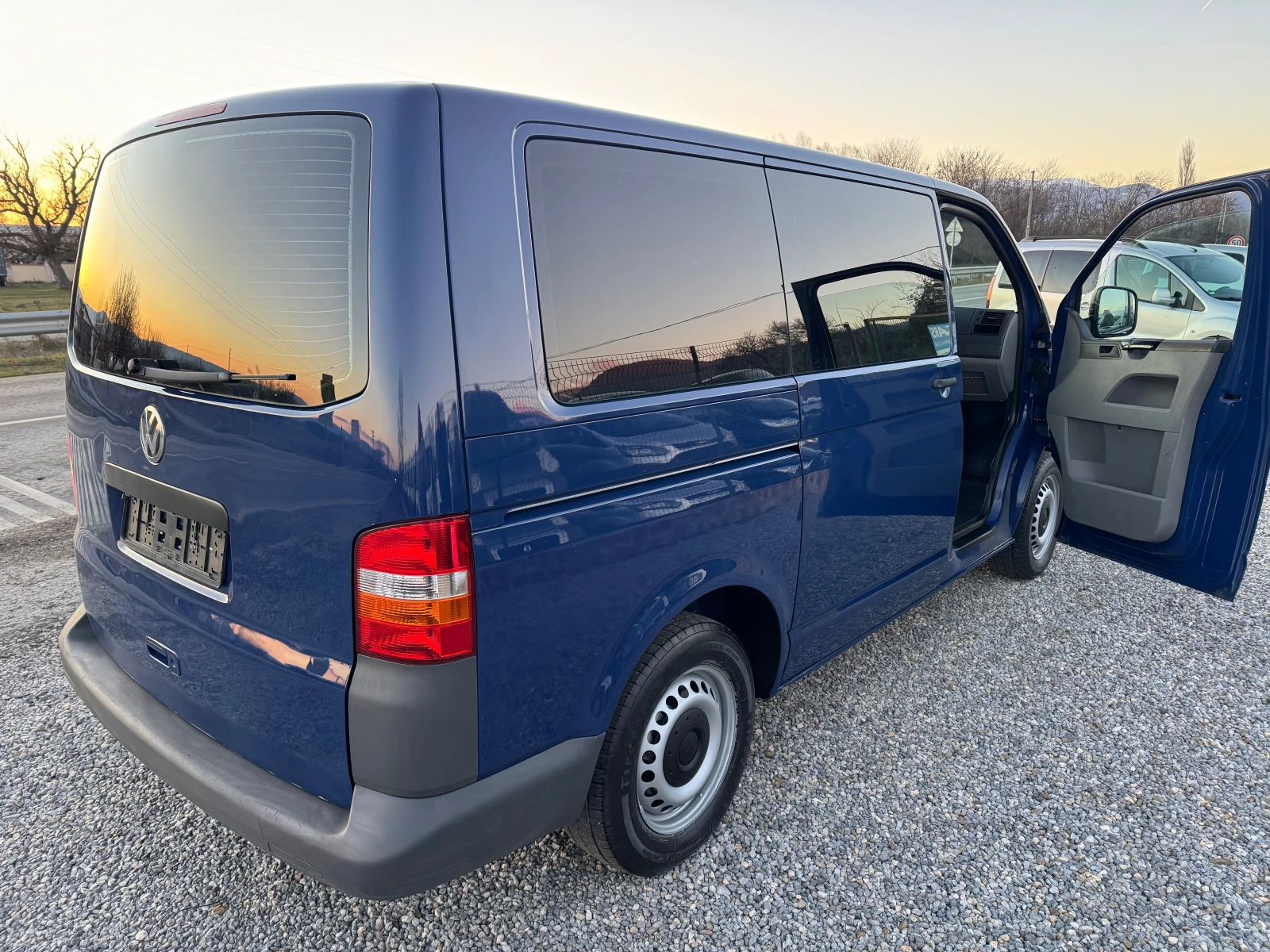 VW T5 1.9TDI* 102кс* 9местен* Климатик* Немски*  - изображение 8