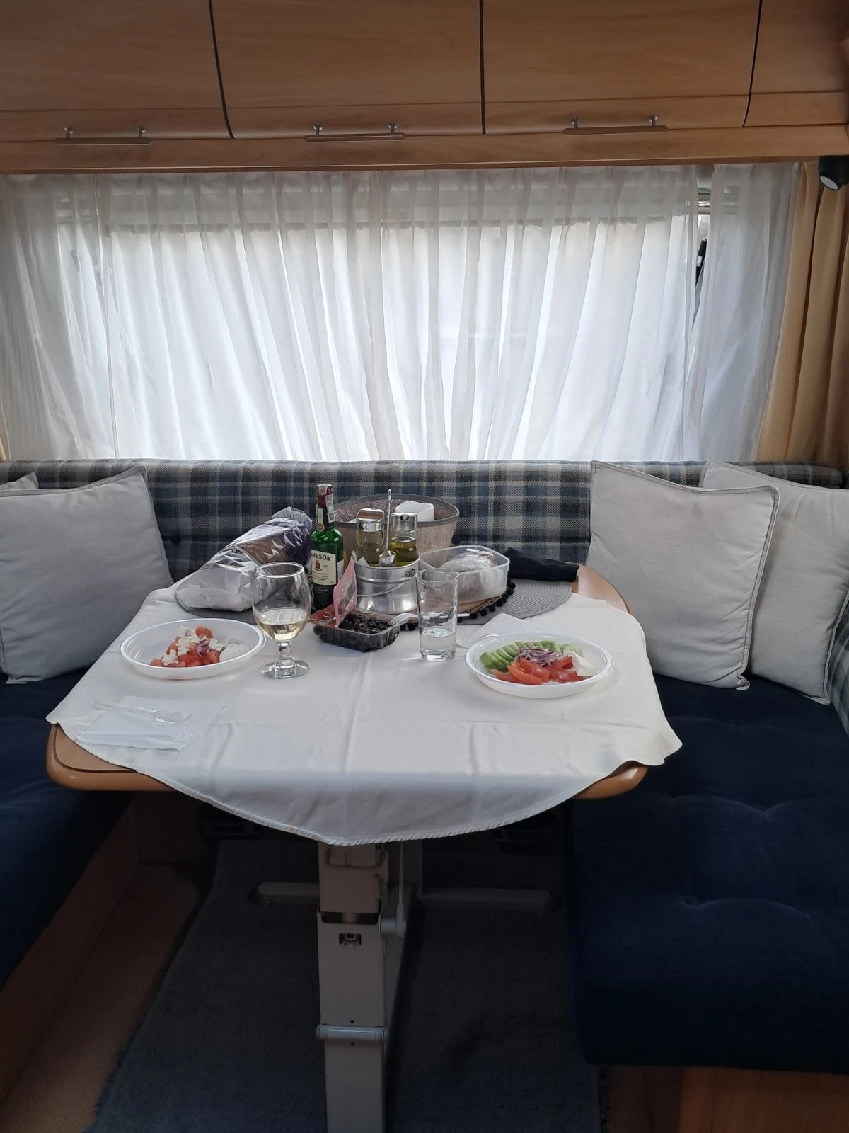 Каравана Chateau 450, снимка 14 - Каравани и кемпери - 54476415