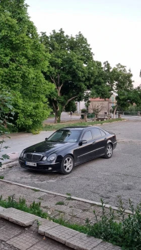 Обява за продажба на Mercedes-Benz E 270 Продавам, си личният автомобил кара се всеки ден,  ~7 300 лв. - изображение 1