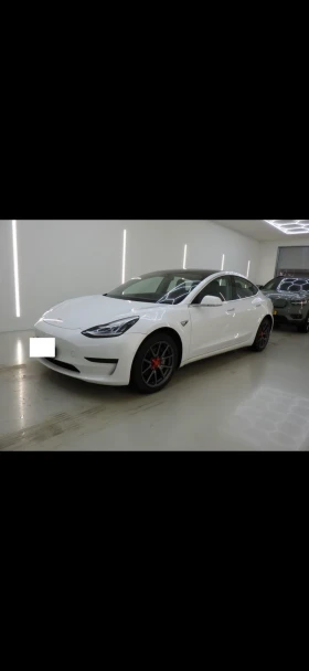 ������ Tesla Model 3