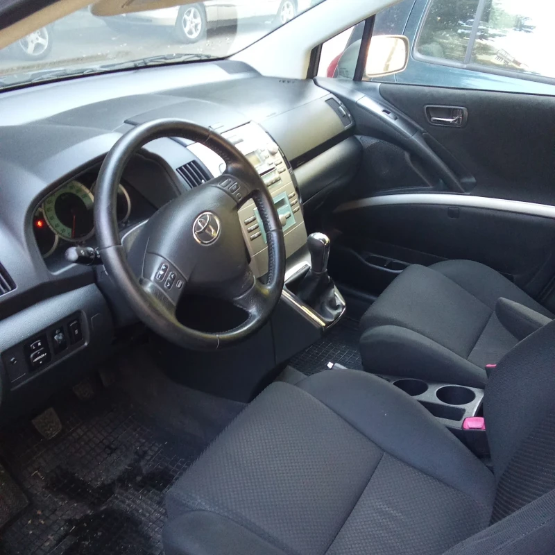 Toyota Corolla verso 2.0 D4D, снимка 5 - Автомобили и джипове - 47906994