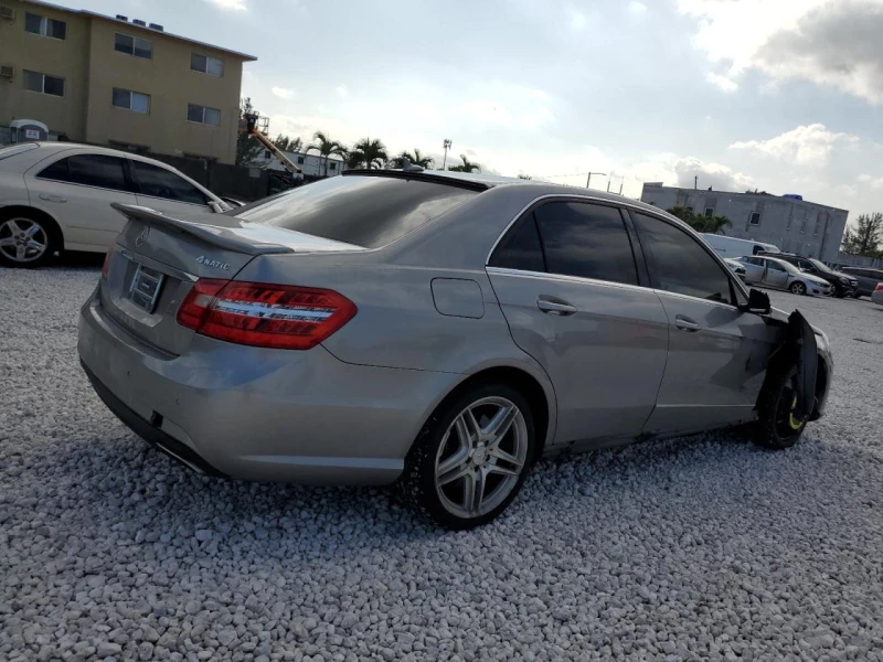 Mercedes-Benz E 500 4MATIC* AMG-Pack* Harman* Обдух* Подгрев* Шибидах*, снимка 3 - Автомобили и джипове - 48997976