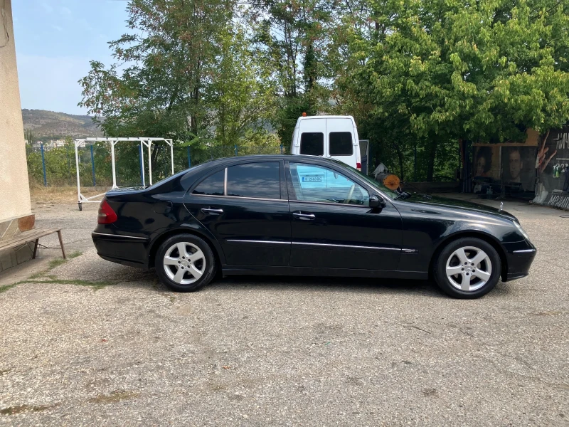 Mercedes-Benz E 220, снимка 4 - Автомобили и джипове - 52093843