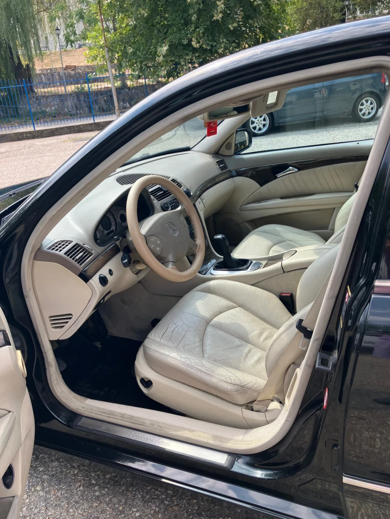 Mercedes-Benz E 220, снимка 8 - Автомобили и джипове - 52093843