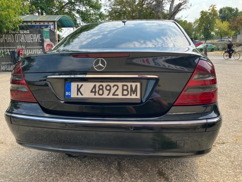 Mercedes-Benz E 220, снимка 5 - Автомобили и джипове - 52093843