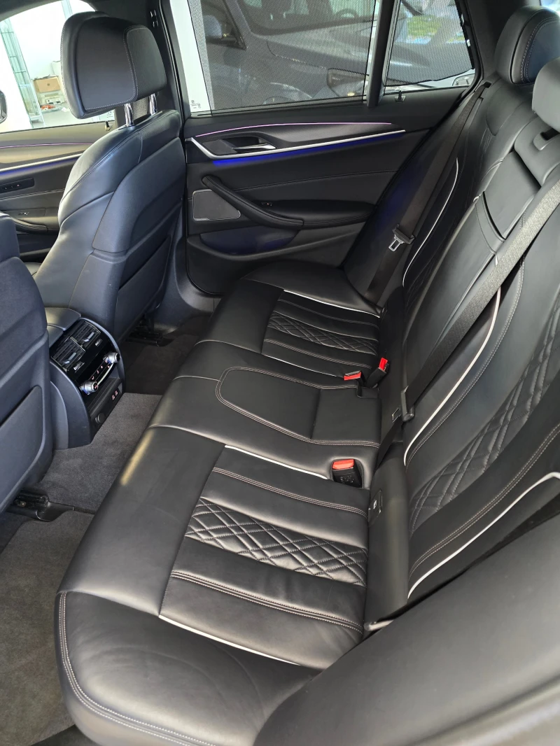 BMW 530 d xDrive Touring Facelift M Paket, снимка 8 - Автомобили и джипове - 51753875