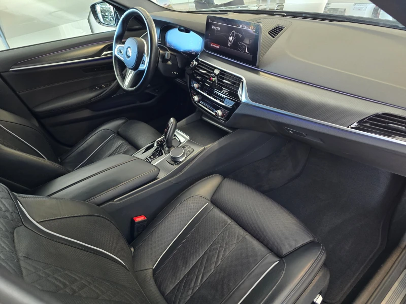 BMW 530 d xDrive Touring Facelift M Paket, снимка 11 - Автомобили и джипове - 51753875