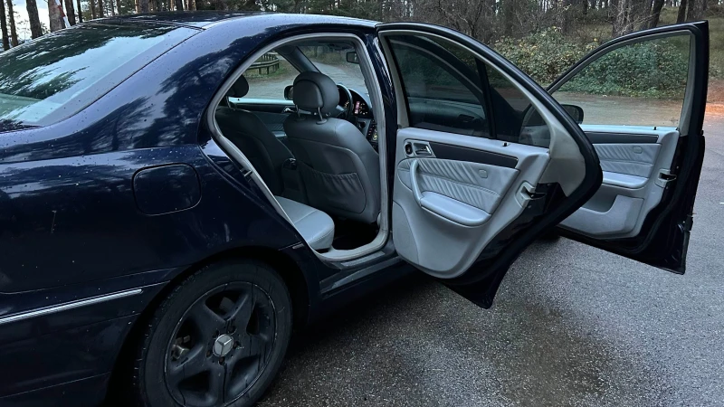 Mercedes-Benz C 270 w203, снимка 10 - Автомобили и джипове - 52457378