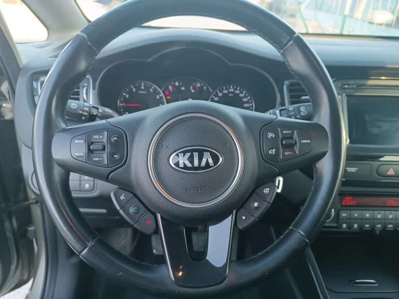 Kia Carens 1, 6i, ТОП, 7 места, ЛИЗИНГ , снимка 8 - Автомобили и джипове - 52743843