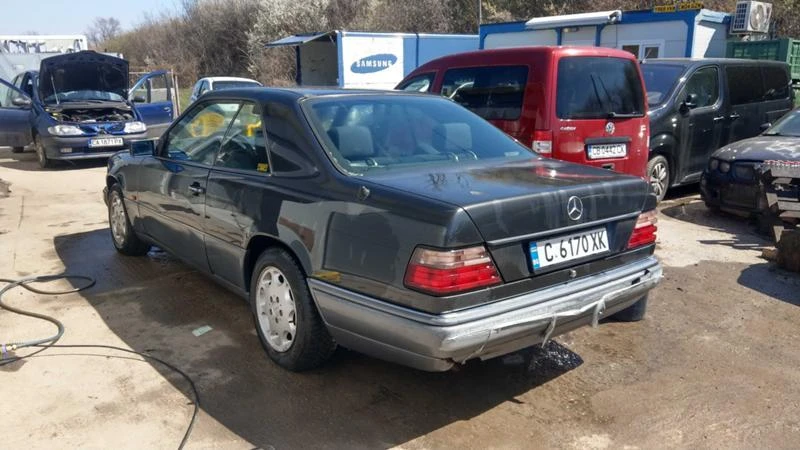 Mercedes-Benz E 200, снимка 3 - Автомобили и джипове - 47056589