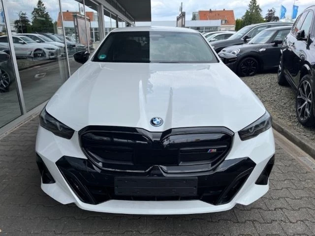 BMW i5 M60 M-SPORT PAKET PRO HEAD UP 360 B&W LED - изображение 2