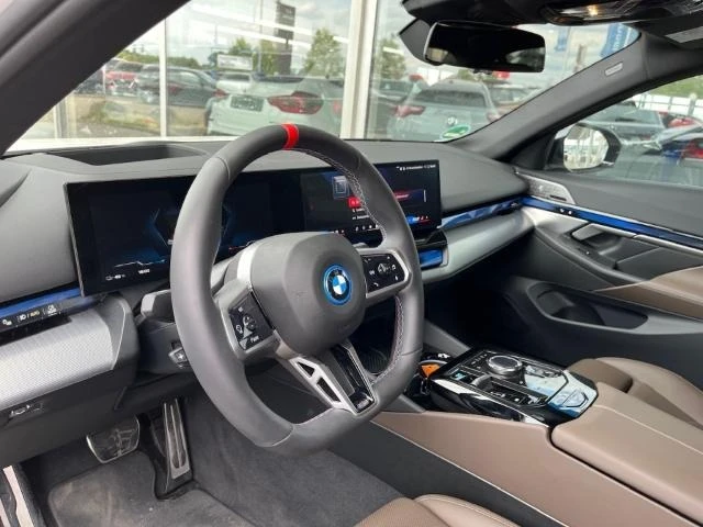 BMW i5 M60 M-SPORT PAKET PRO HEAD UP 360 B&W LED - изображение 7