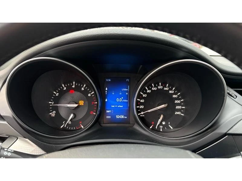 Toyota Avensis 1.8P EXECUTIVE 6 MT, снимка 14 - Автомобили и джипове - 53297594