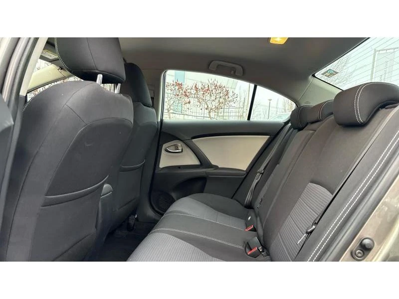 Toyota Avensis 1.8P EXECUTIVE 6 MT, снимка 11 - Автомобили и джипове - 53297594