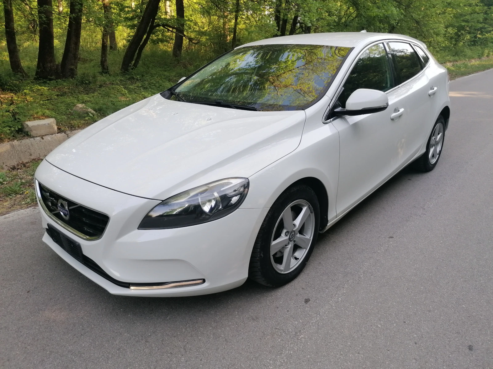 Volvo V40  - изображение 2