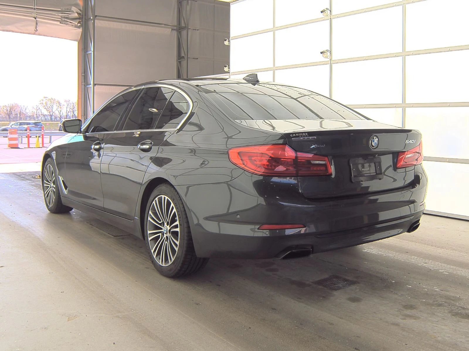 BMW 540 XDRIVE* ХЕДЪП* ПОДГРЕВ* КАМЕРА* КЕЙЛЕС* LANE* ASSI - изображение 4