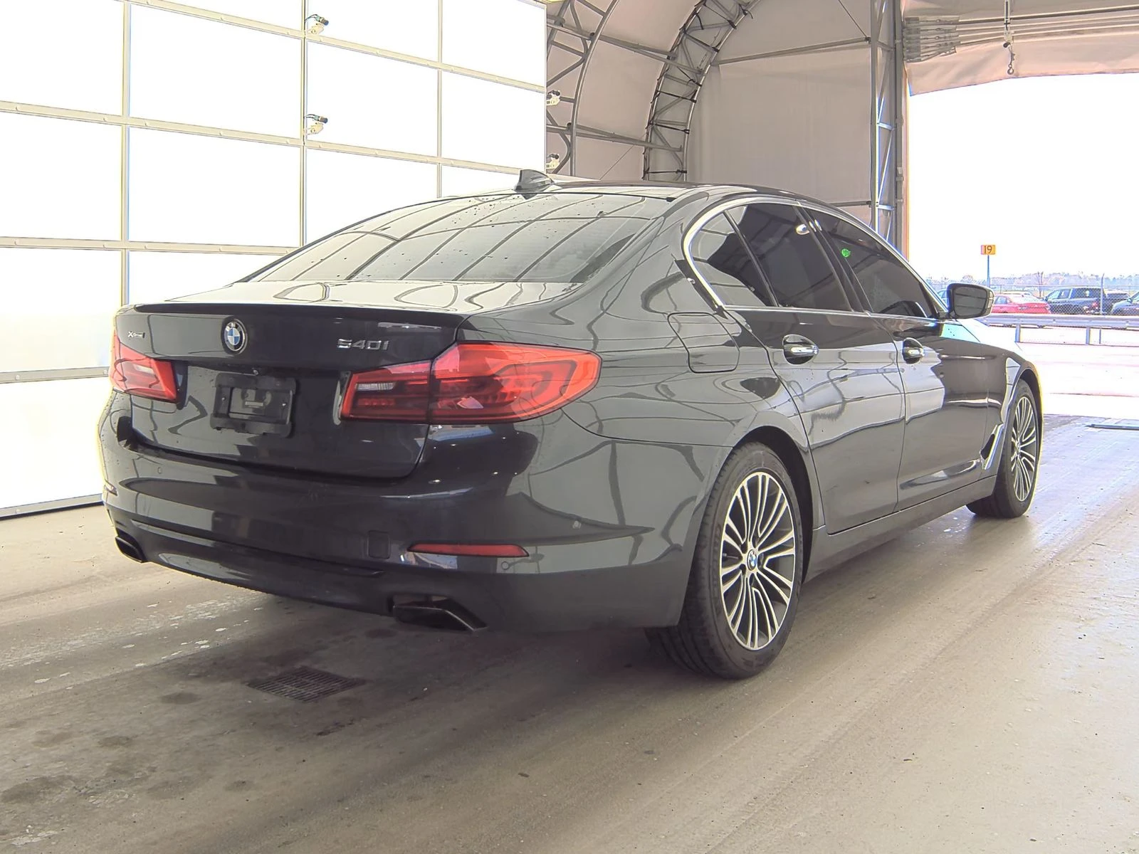 BMW 540 XDRIVE* ХЕДЪП* ПОДГРЕВ* КАМЕРА* КЕЙЛЕС* LANE* ASSI - изображение 2
