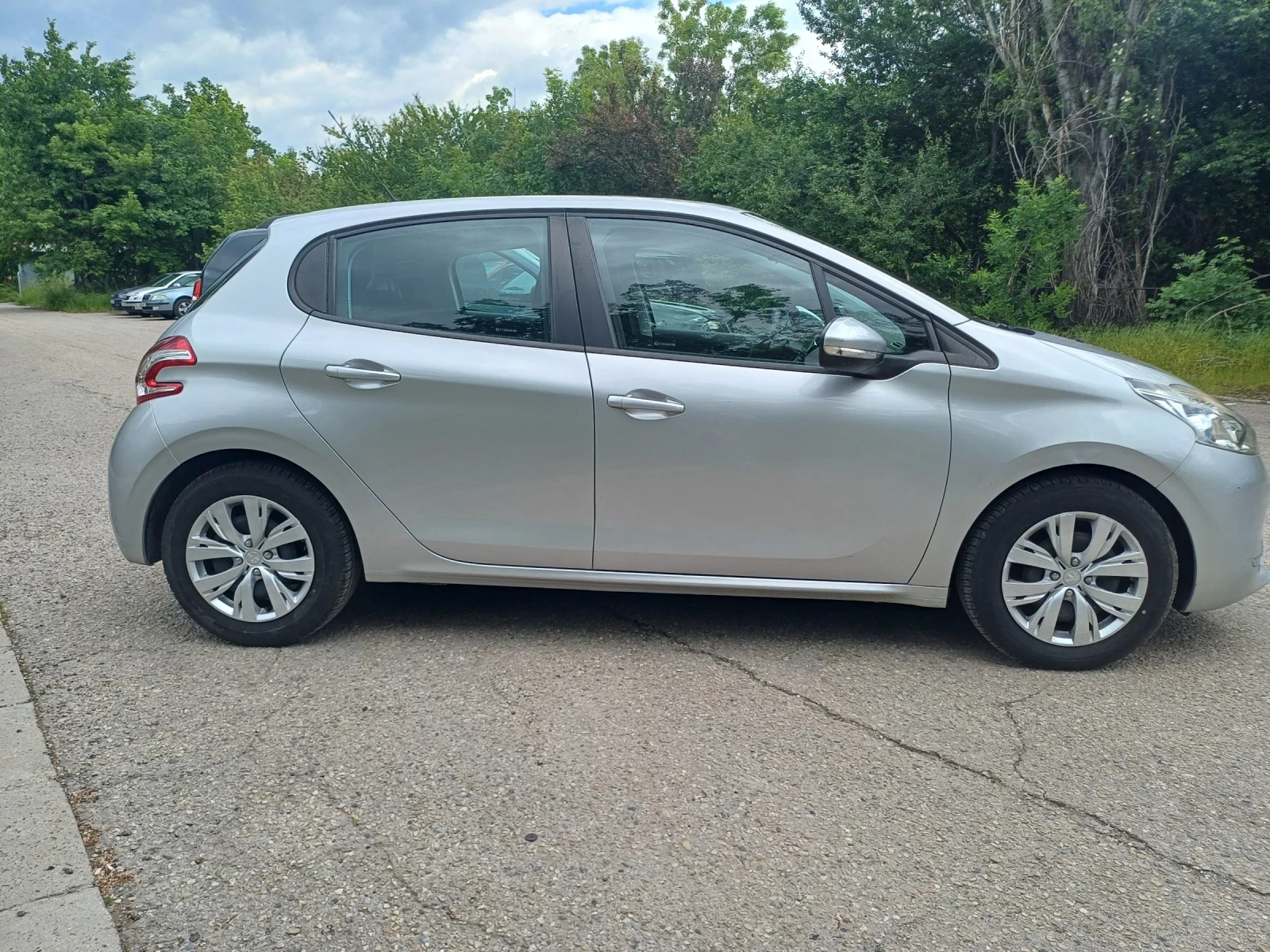 Peugeot 208 1.4I LPG - изображение 4