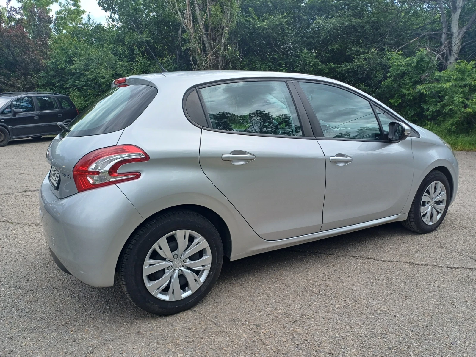 Peugeot 208 1.4I LPG - изображение 5
