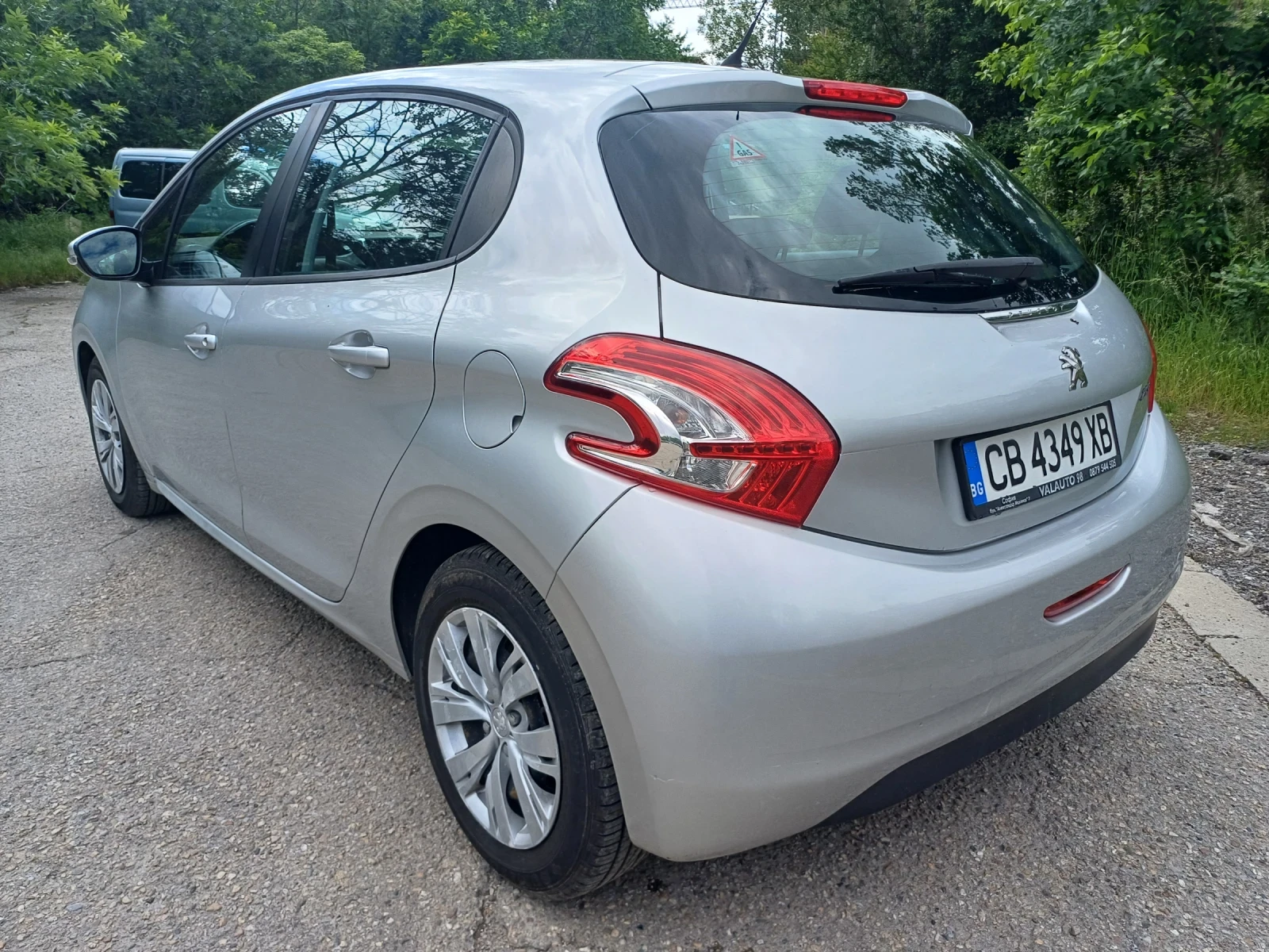 Peugeot 208 1.4I LPG - изображение 7