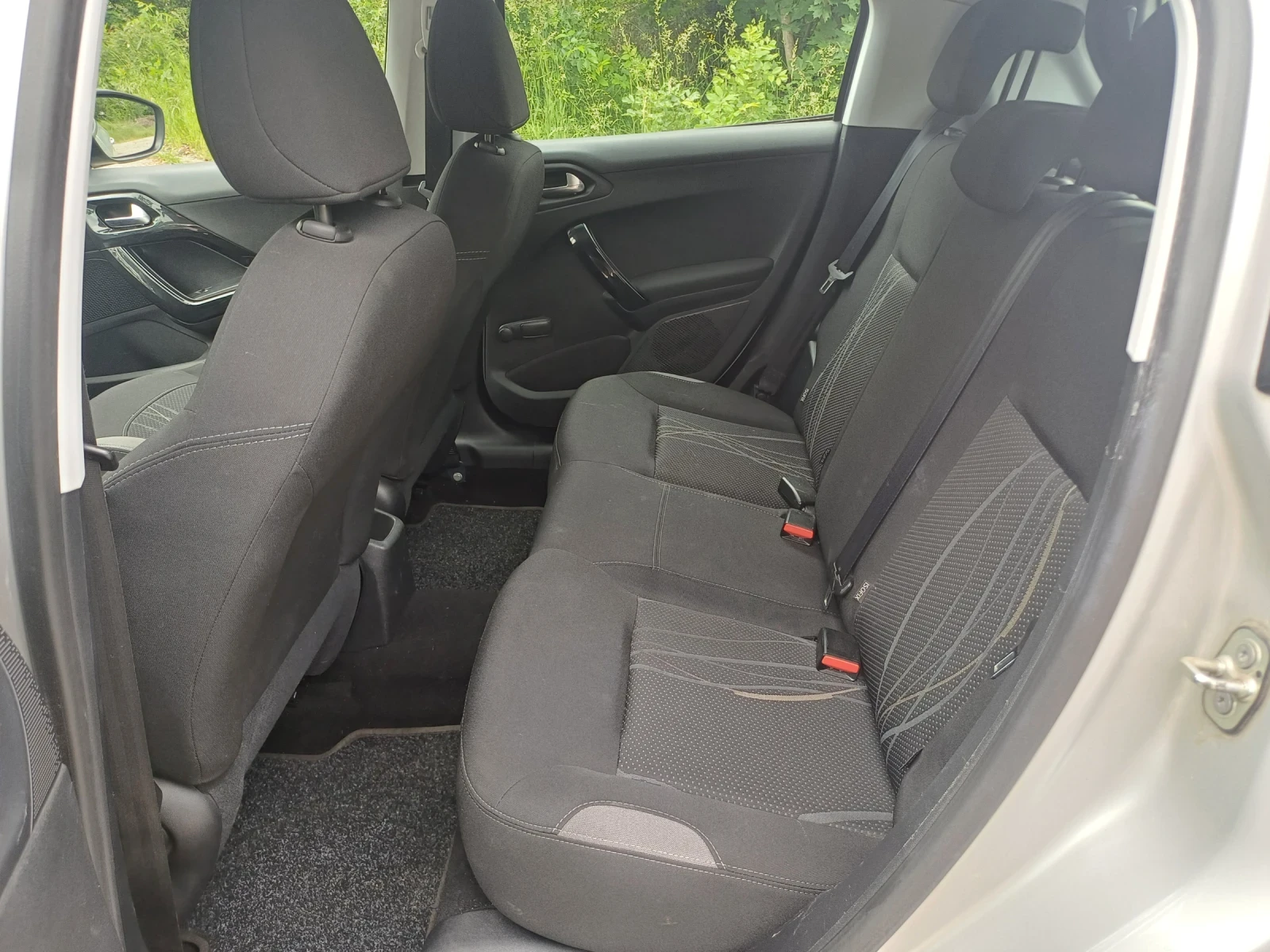 Peugeot 208 1.4I LPG - изображение 9