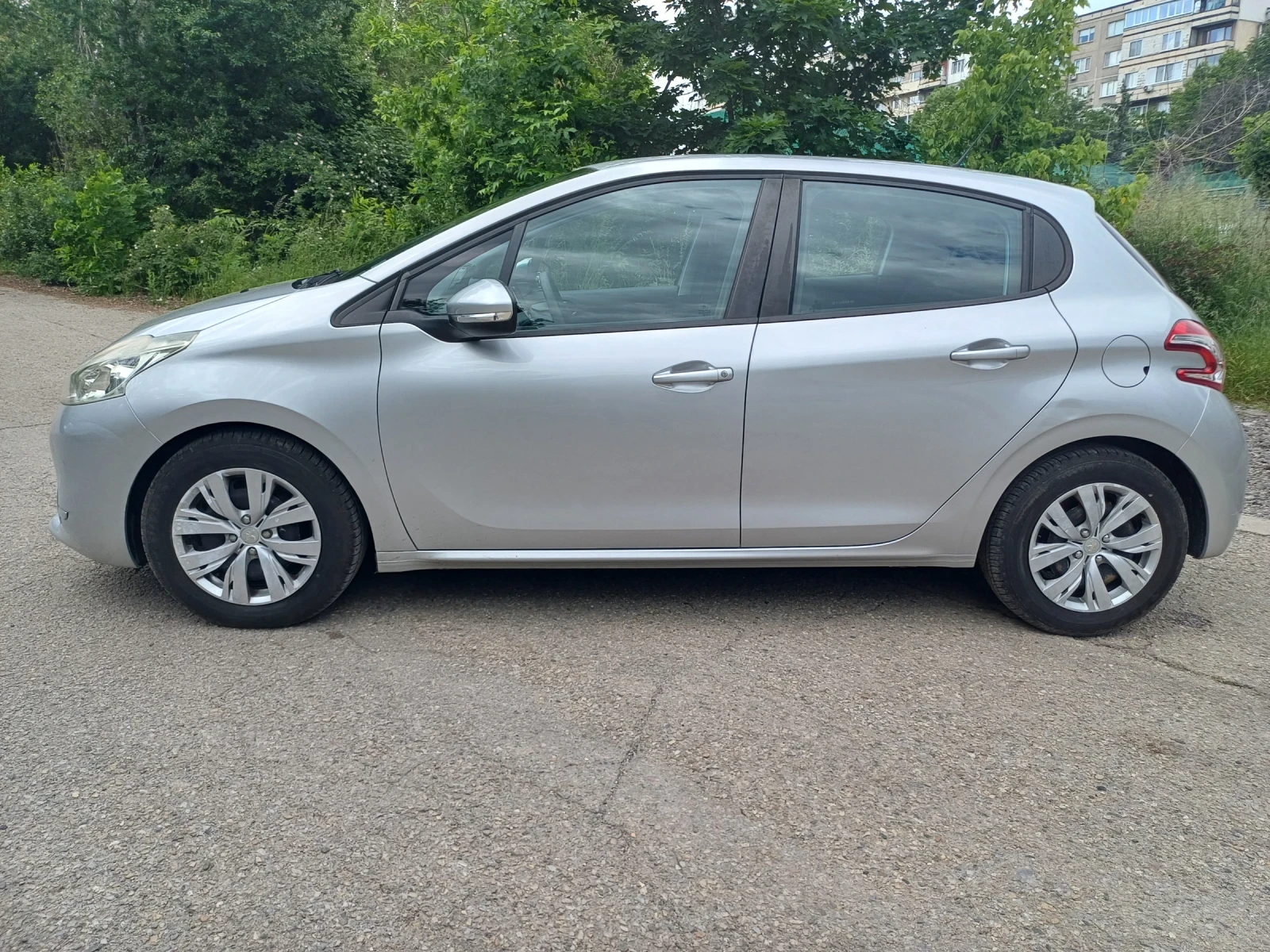 Peugeot 208 1.4I LPG - изображение 8