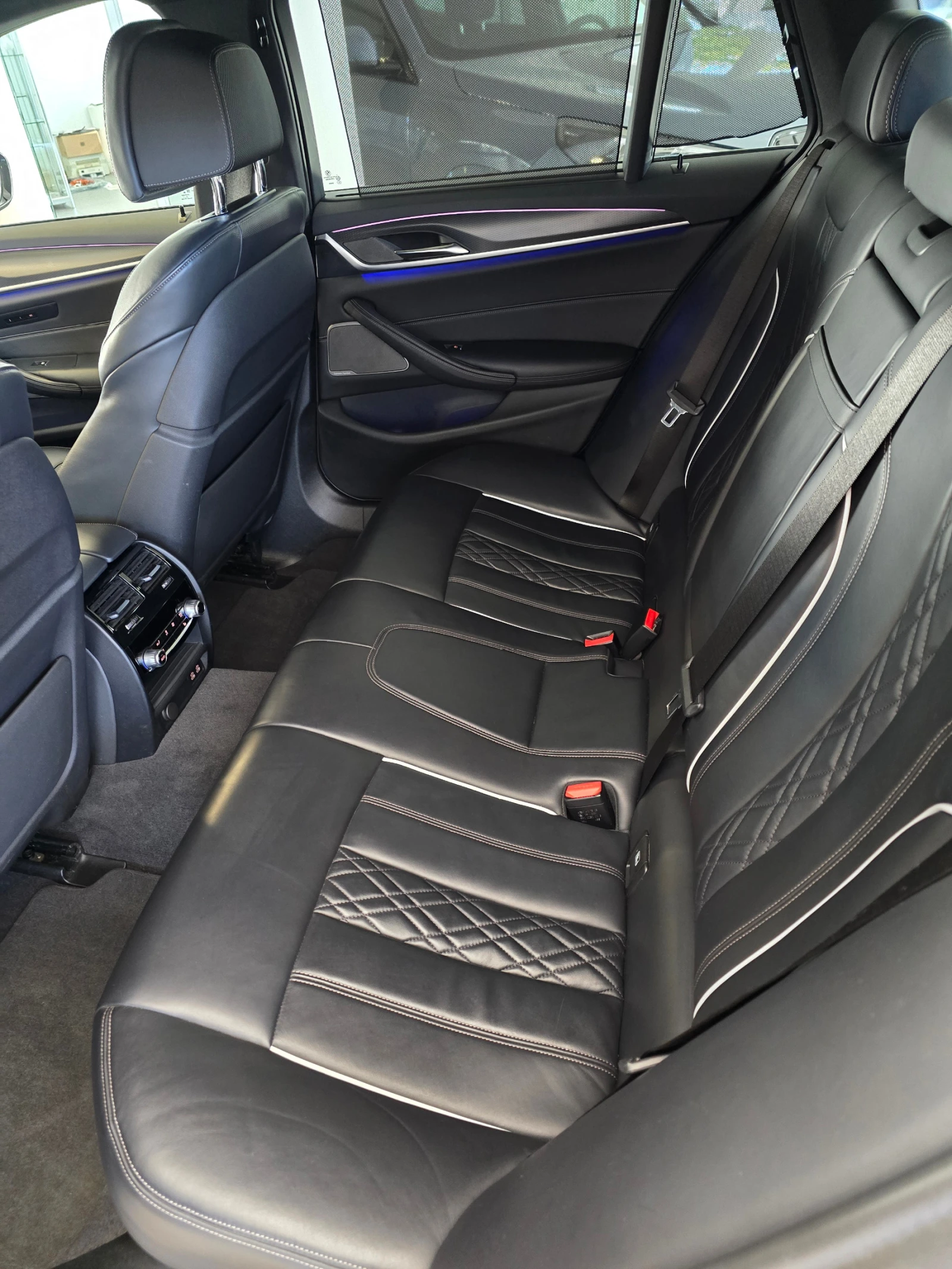 BMW 530 d xDrive Touring Facelift M Paket - изображение 8