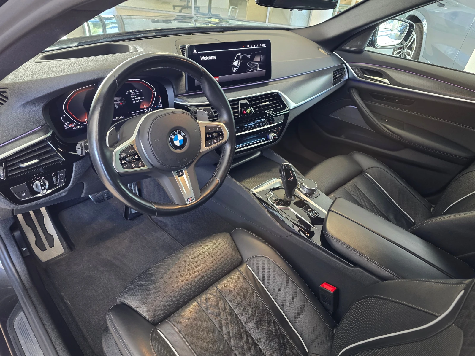 BMW 530 d xDrive Touring Facelift M Paket - изображение 10