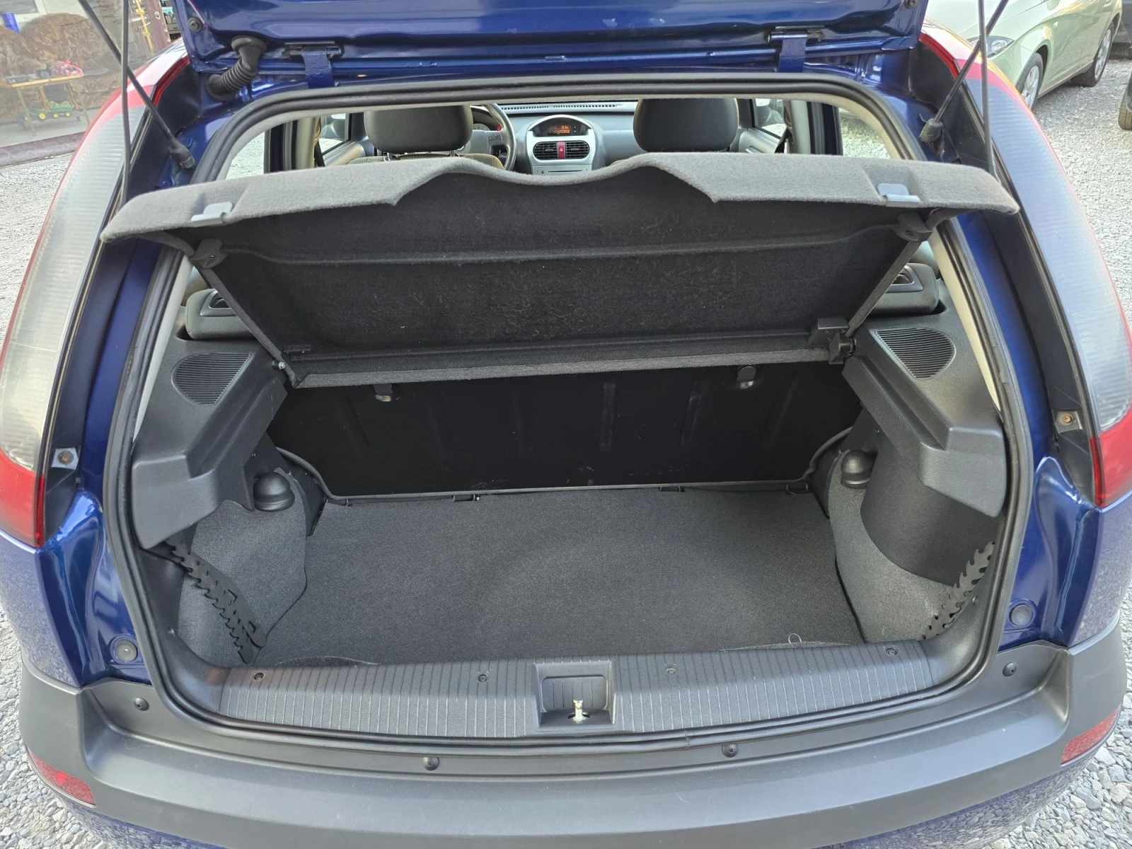 Opel Corsa 1.7 DTI K, снимка 11 - Автомобили и джипове - 54132122