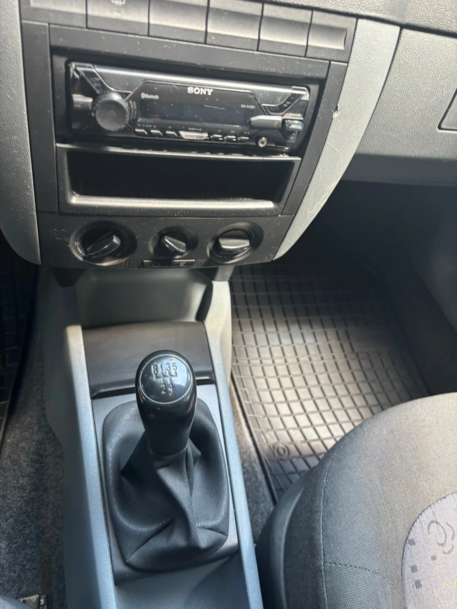 Skoda Fabia, снимка 8 - Автомобили и джипове - 54639539