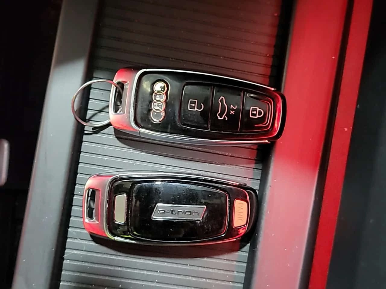 Audi E-Tron  | TECHNIK | 55 quattro | DIS | 360 | HEAD-UP | , снимка 8 - Автомобили и джипове - 54678043